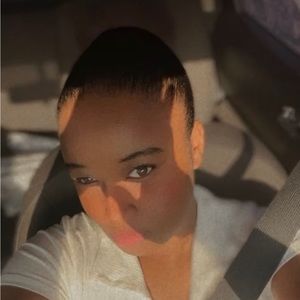 Meet your Posher, Laciera